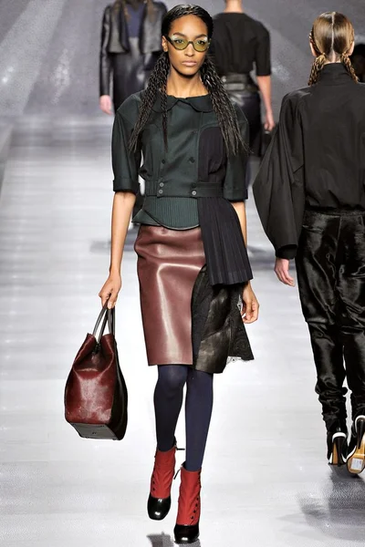 Look 28